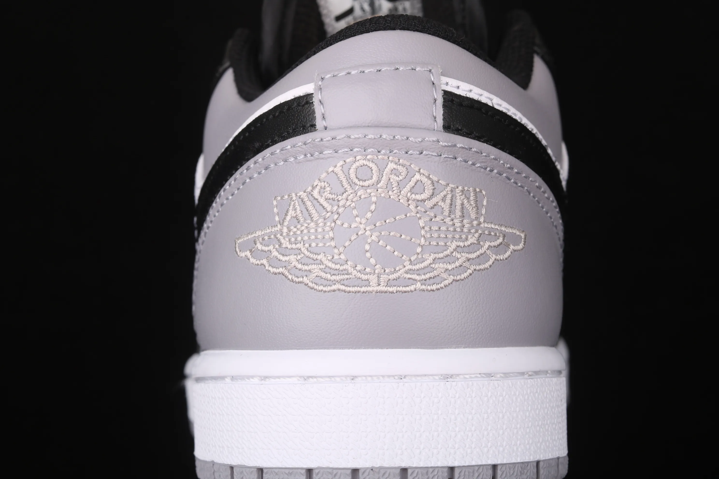 All categories Air Jordan Jordan series basketball shoes Air Jordan 1 Low New version Air Jordan 1 Low AJ1 Joe 1 low top leather cultural and leisure sports sneakers 553558-110